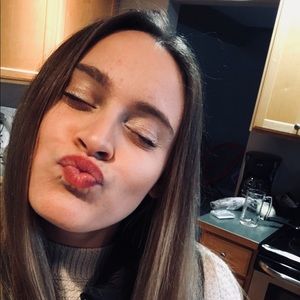 Meet your Posher, Hannah